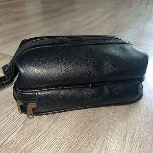 Dopp Brand Black Leather Shaving Toiletry Travel Bag